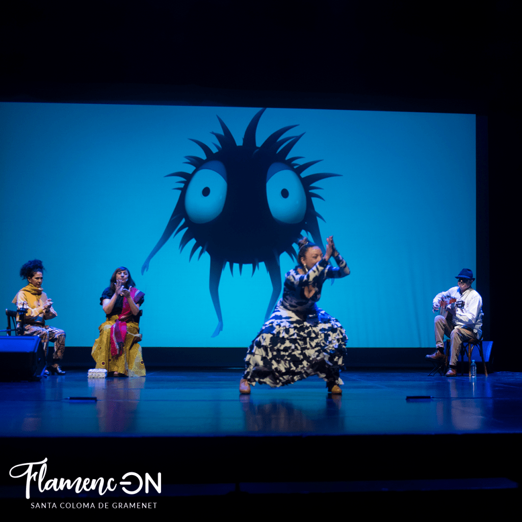 Baile flamenco ante una proyección de Quillolandia en Flamenco Kids, espectáculo flamenco para niños