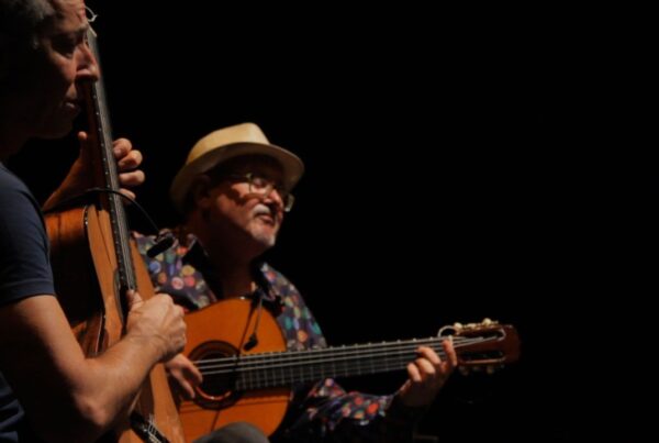 José Luis Montón tocando la guitarra flamenca
