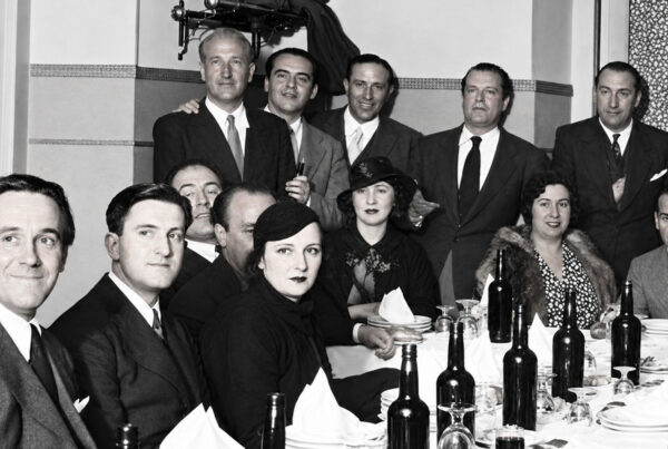 Escritores e intelectuales de la Generación del 27 reunidos en una cena, fotografía de época